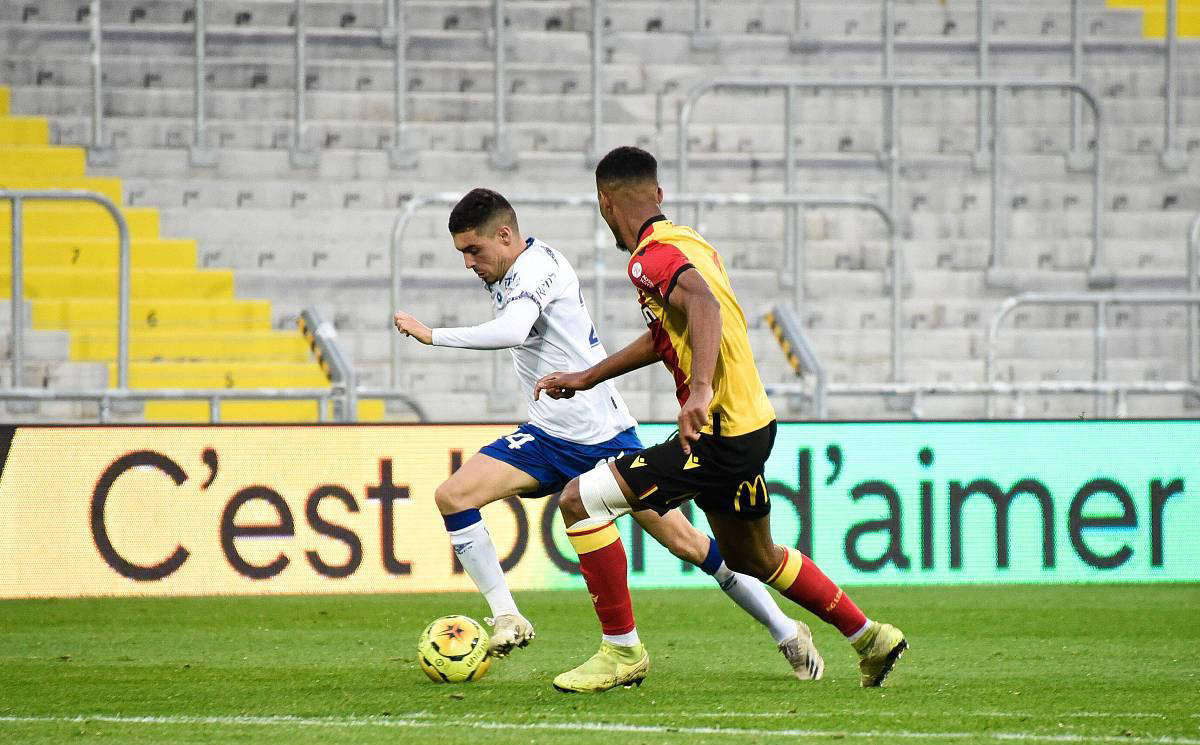 朗斯与昂热之战：法甲榜首争夺激烈，昂热客场挑战恐难抵挡